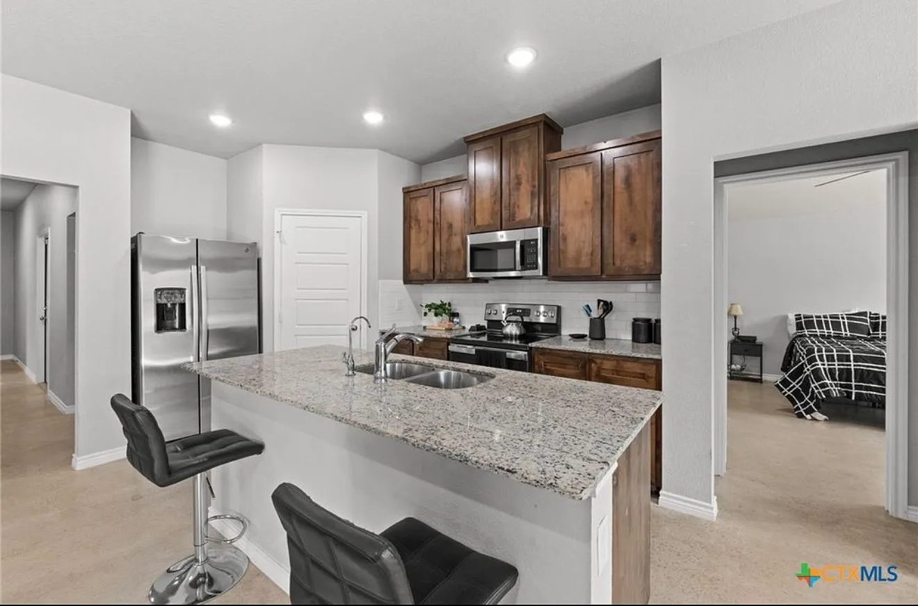 3 bed, 1566 sqft, $533 — Photo 1