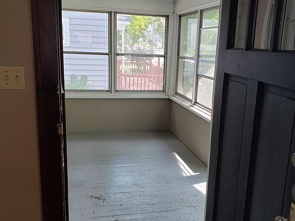 4th image of 643 W Galena Blvd