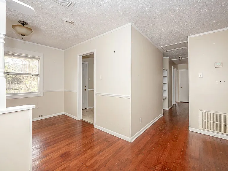 2919 Criswell Ave — Photo 4
