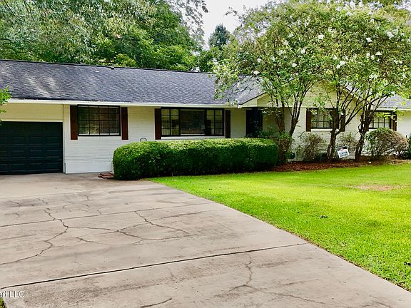 5th image of 104 Sunset Dr