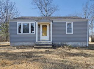 911 Self Dr, Fenton, MO 63026