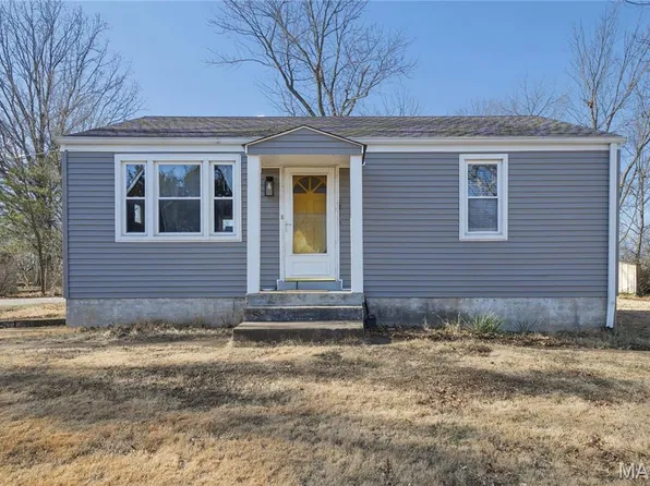 911 Self Dr, Fenton, MO 63026