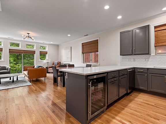 2nd image of 1929 N Sawyer Ave #2