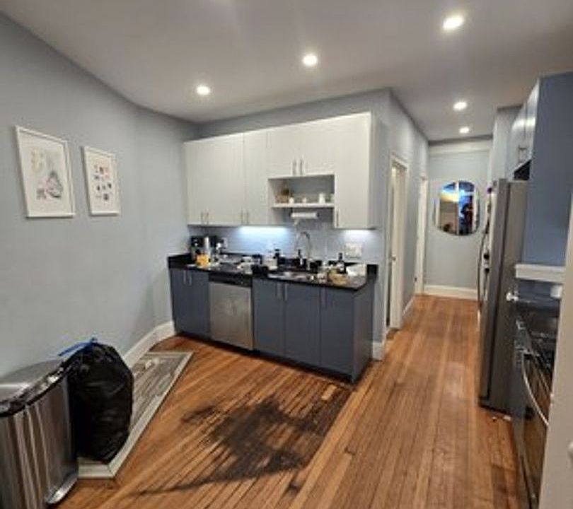 1st image of 15 Bay State Rd APT 1