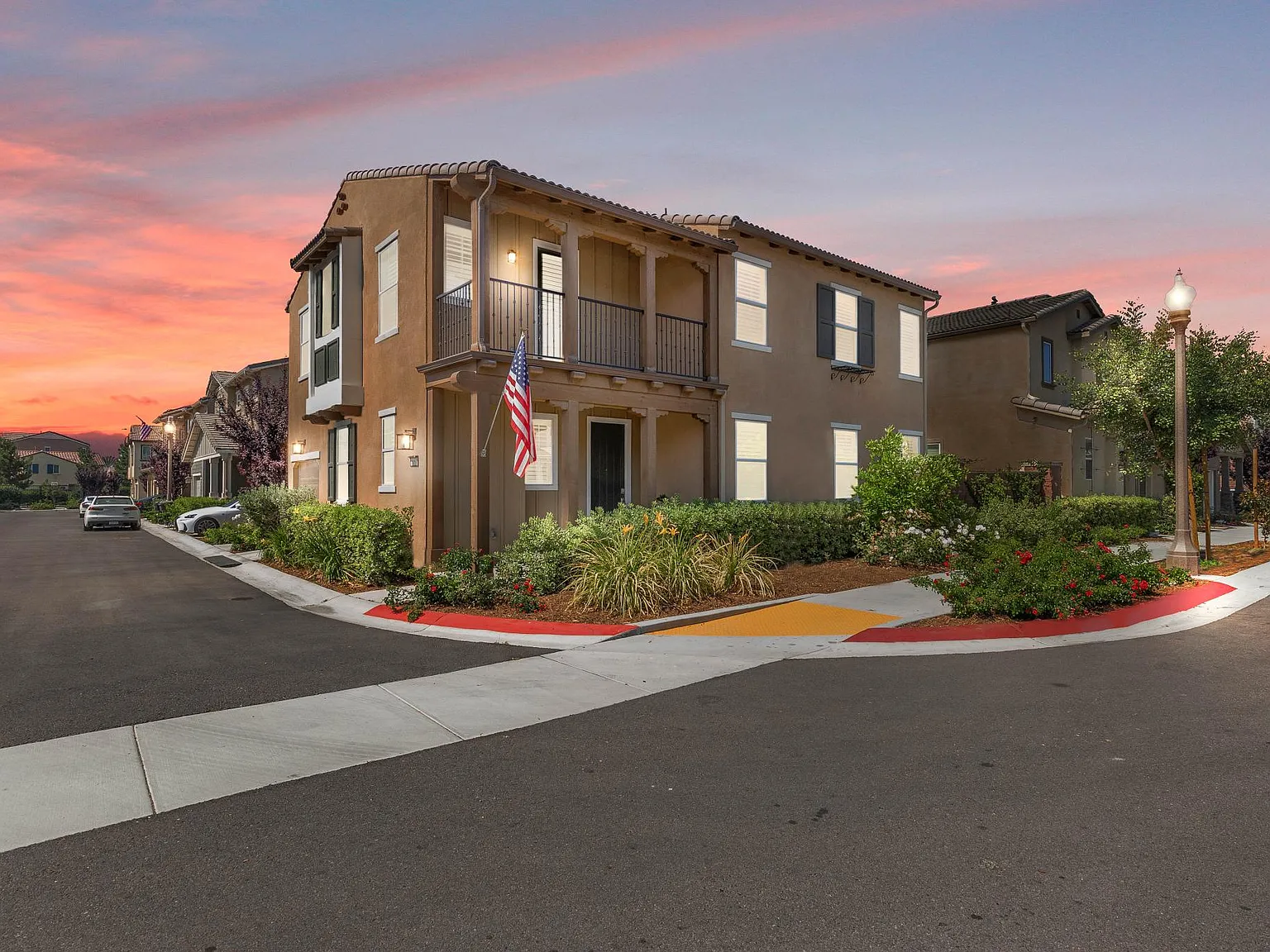 4 bed, 2078 sqft, $4,000 — Photo 1