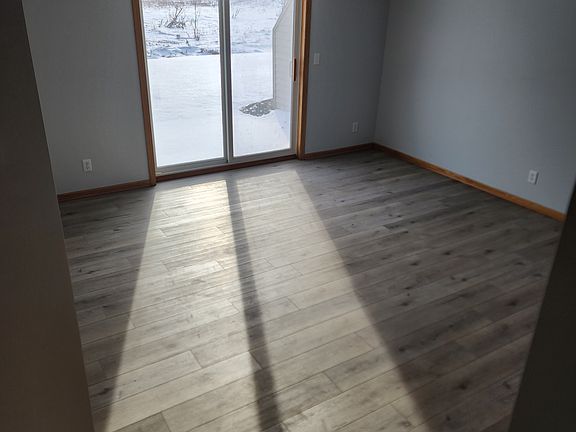 5th image of 1071 36th St W