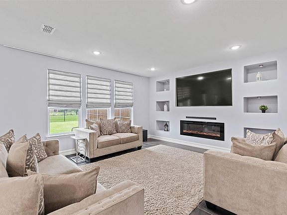 4th image of 913 Adelyn St