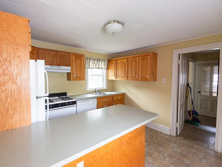 18 Cottage St #2 — Photo 4