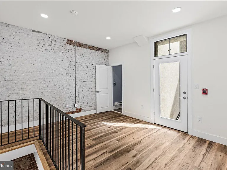 1222 Chancellor St #1R — Photo 3