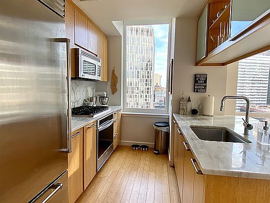 5th image of 300 N End Ave APT 20b
