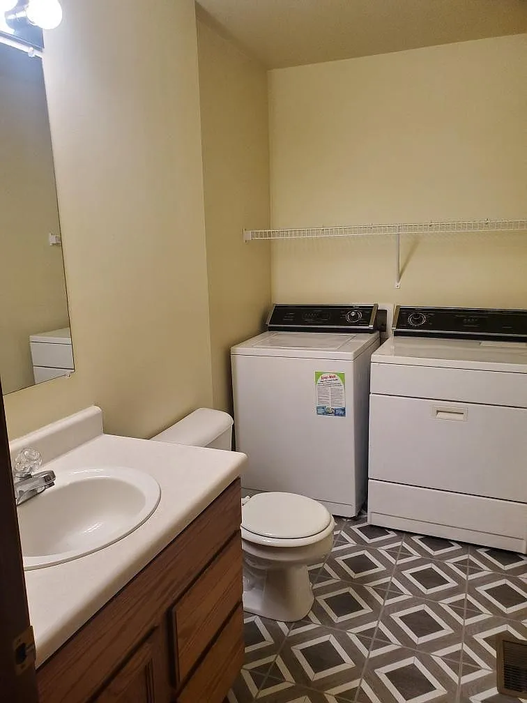 3 bed, 1.5 bath, 1550 sqft, $1,995 — Photo 4
