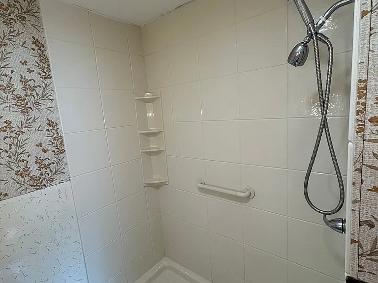 604 Ulstad Ave — Photo 6