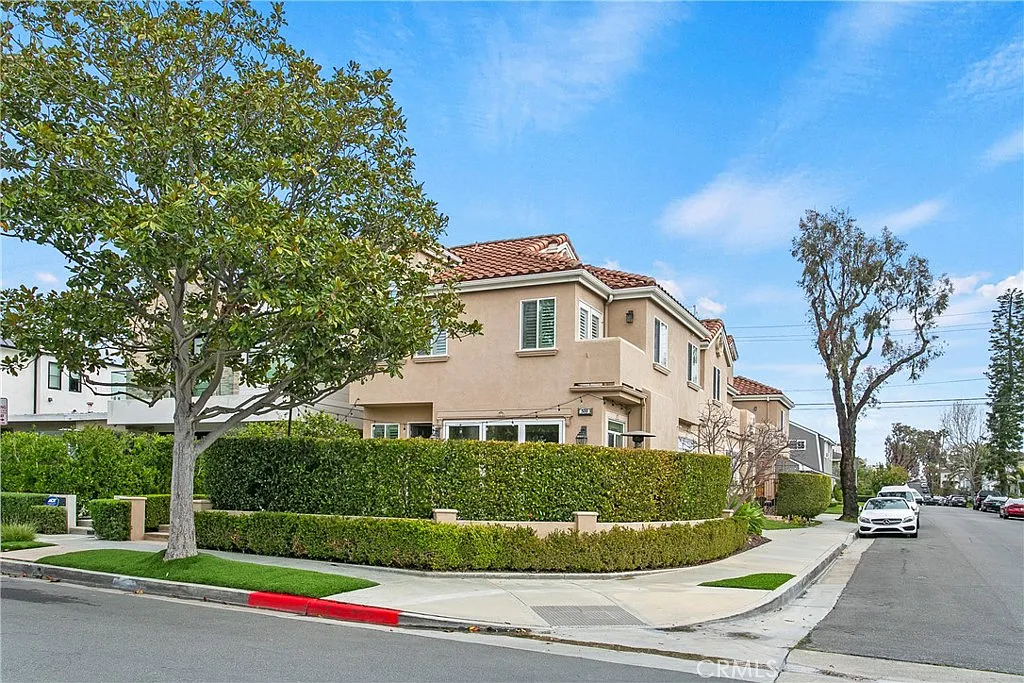 3 bed, 2.5 bath, 1577 sqft, $10,995 — Photo 3