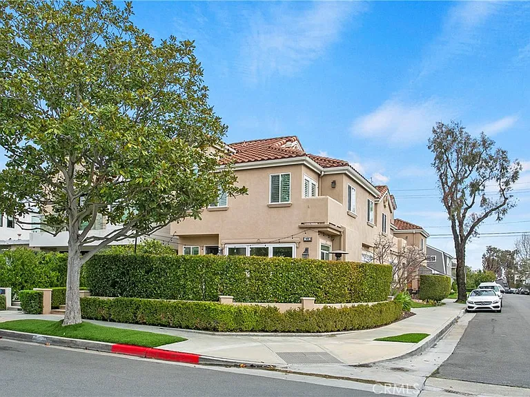 500 Marigold Ave — Photo 3