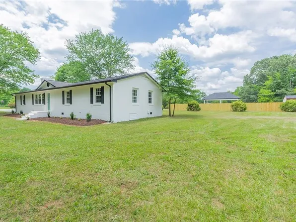 3701 Hines Chapel Rd, Mc Leansville, NC 27301