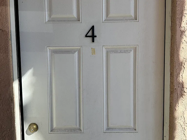 1040 May Ln #4 — Photo 2