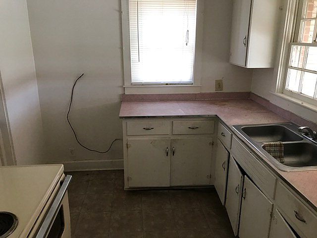2nd image of 2802 W Dallas Ave