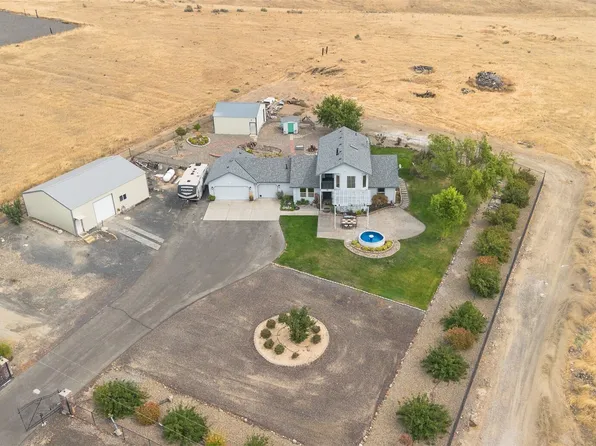 511 Saint Hilaire Road, Yakima, WA 98901