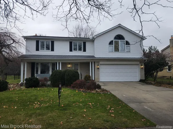407 Randall Dr, Troy, MI 48085
