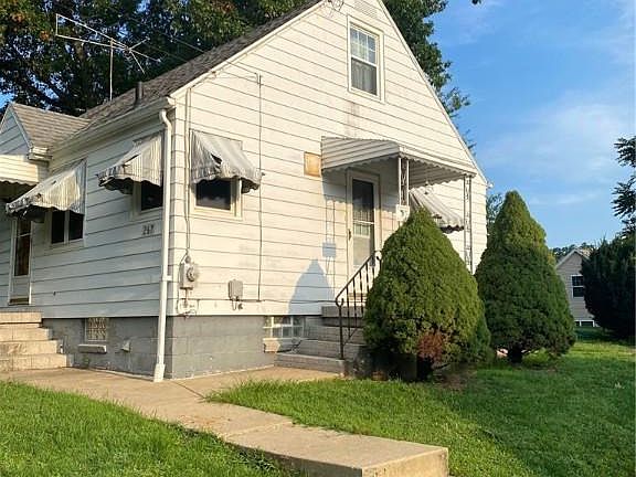 3rd image of 267 Loma Dr
