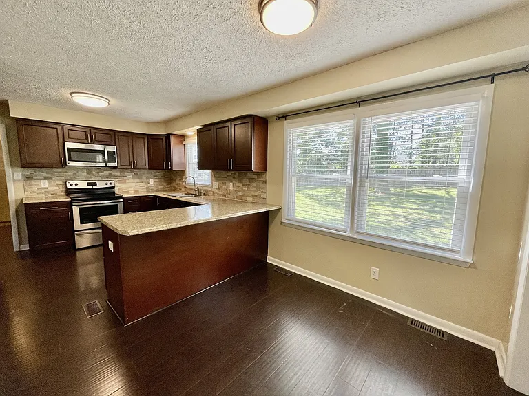 6817 Bryanstone Way — Photo 11