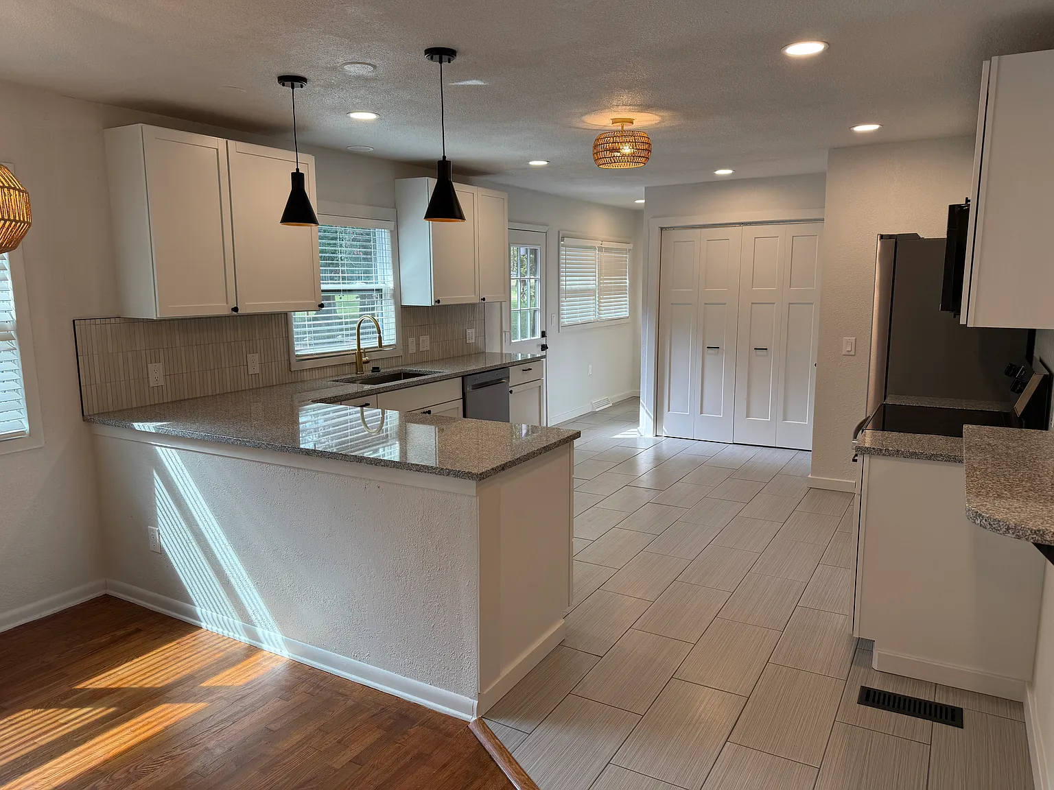 2 bed, 1096 sqft, $2,250 — Photo 4