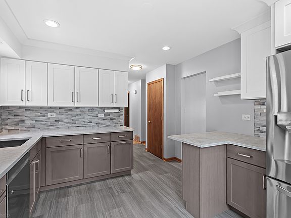 5th image of 136 N Dean Dr