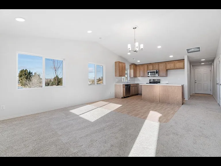 925 SE Starview Ave — Photo 6