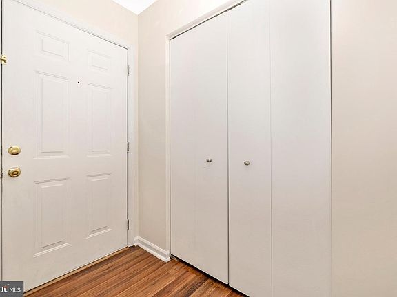 2nd image of 106 Old Oak Pl