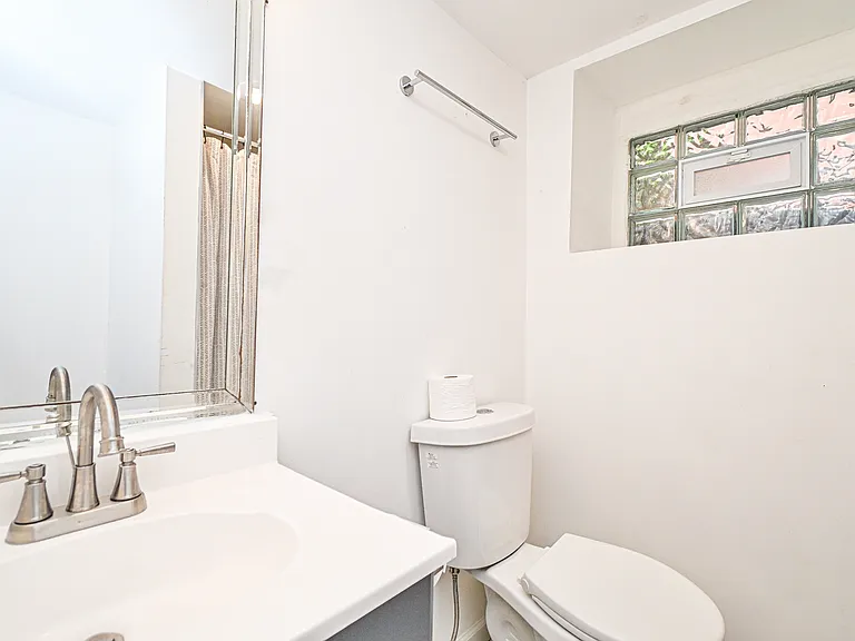 2216 Burnett Ave #2 — Photo 22