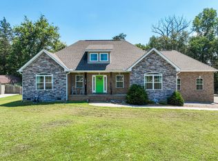 1518 Azalee Ln, Chapel Hill, TN 37034