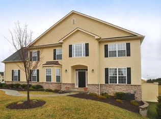566 Farmdale Cir, Blue Bell, PA 19422