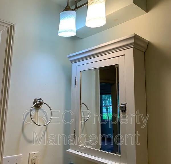 711 Locust St — Photo 15