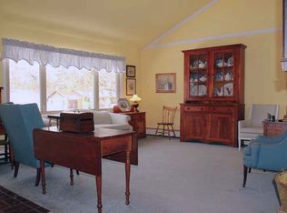 104 Laurel Rd, Chagrin Falls, OH 44022