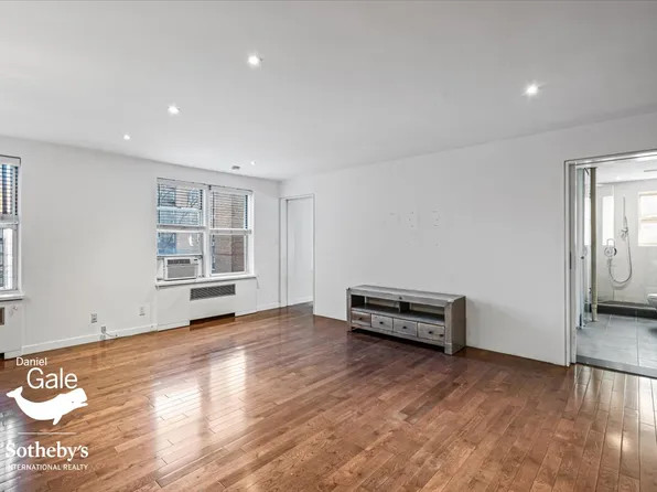 65-35 Yellowstone Boulevard image 18 of 21