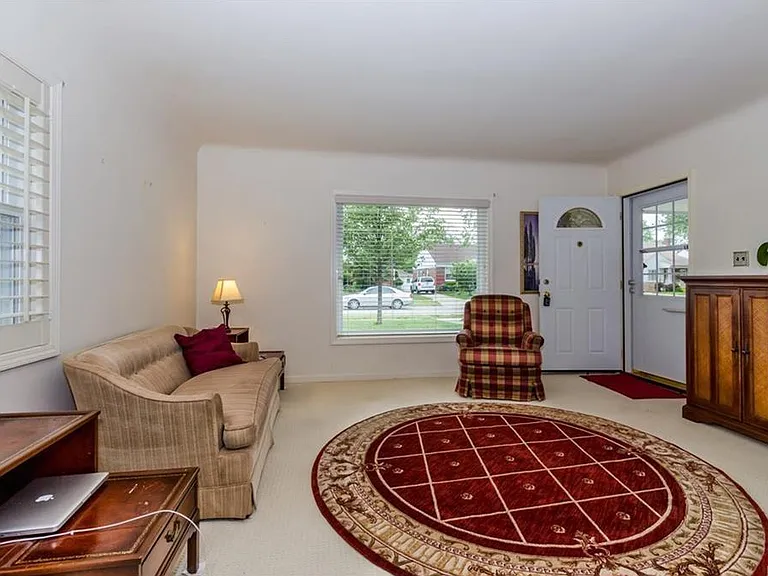 7252 Fenton St — Photo 5