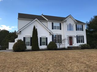 572 Raymond Rd, Plymouth, MA 02360