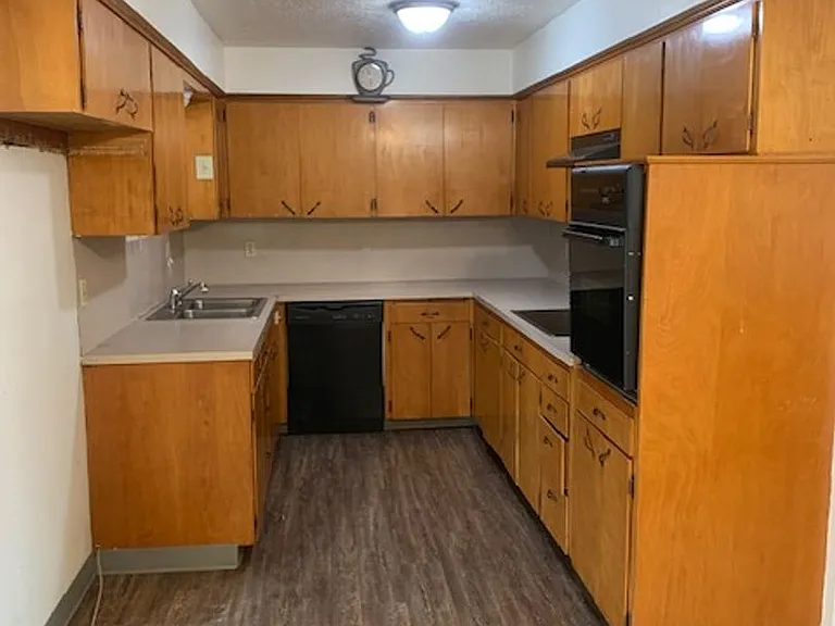 580 Columbia Ave — Photo 3