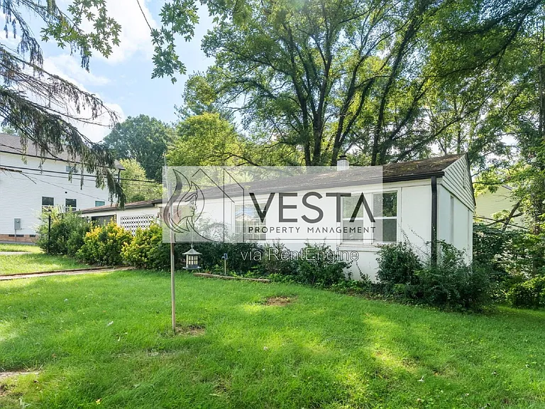 78 Moody Ave — Photo 33