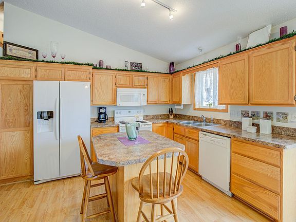 5th image of 775 Isabella Ave