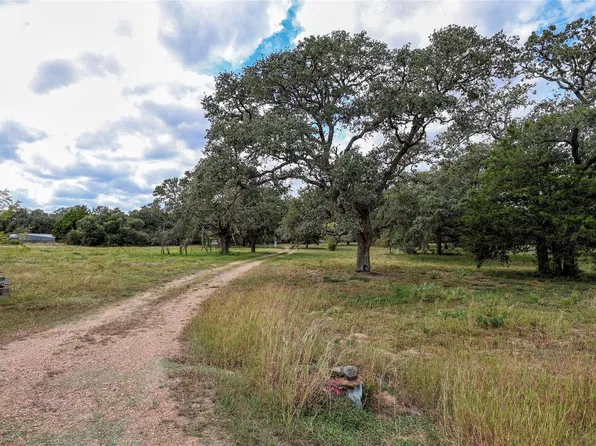1558 Private Road 4007, Hallettsville, TX 77964