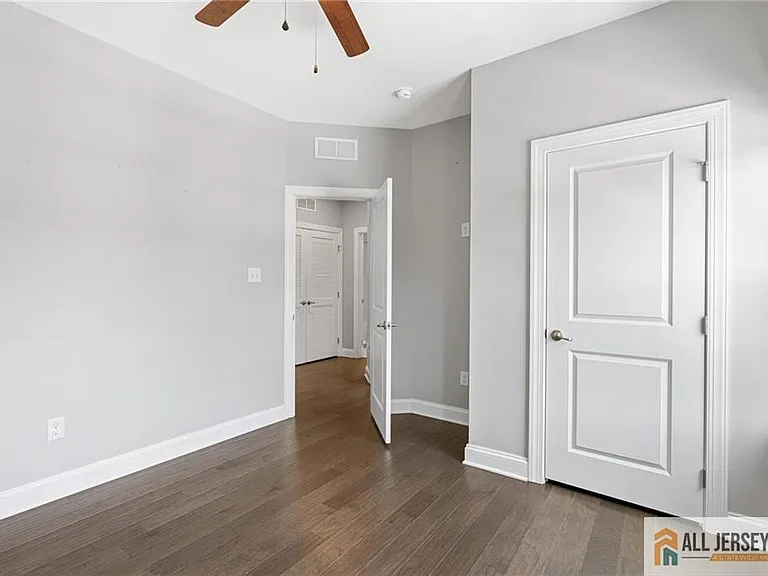 89 Isabelle Ct — Photo 20