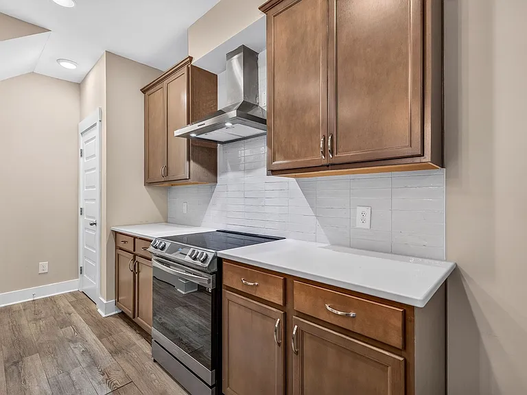 7795 Park Gate Dr — Photo 13