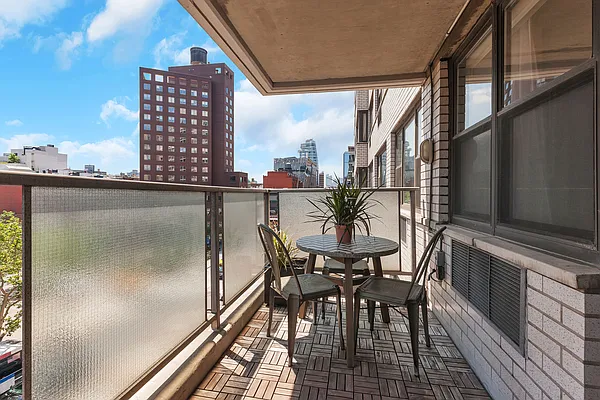 Sold by Cooper & Cooper Real Estate | media 14