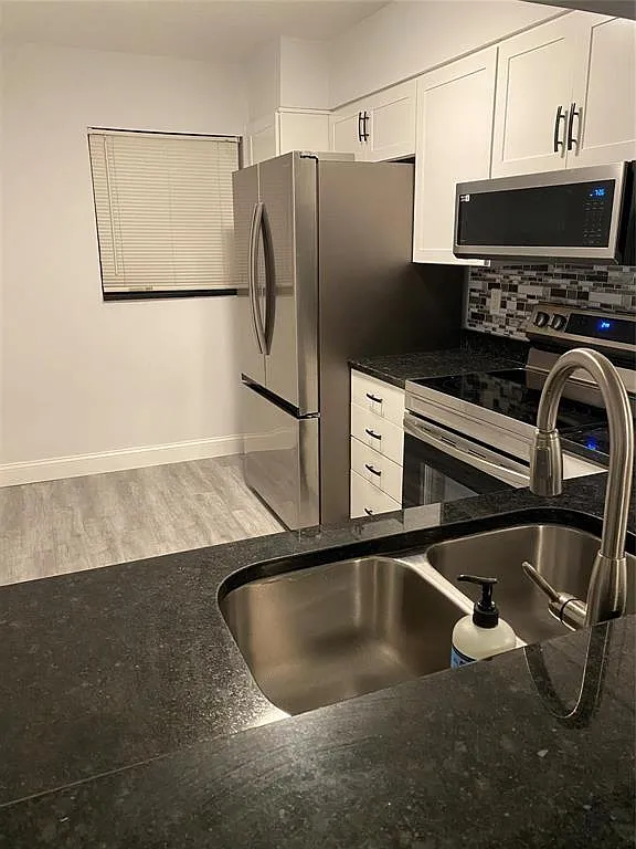 2 bed, 2.0 bath, 920 sqft, $2,600 — Photo 2