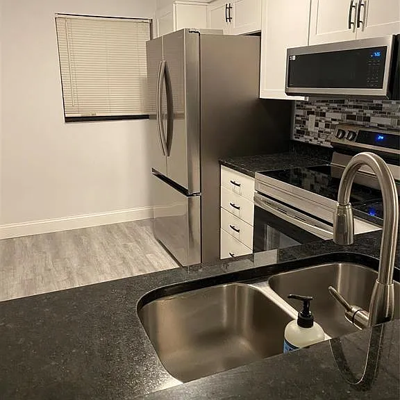 3350 Jaywood Ter #J122 — Photo 2