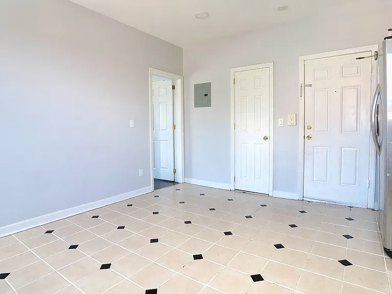730 Bergen Ave #4 — Photo 6