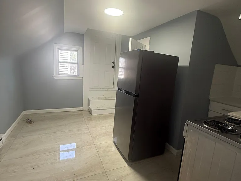 75 N Munn Ave #3 — Photo 1