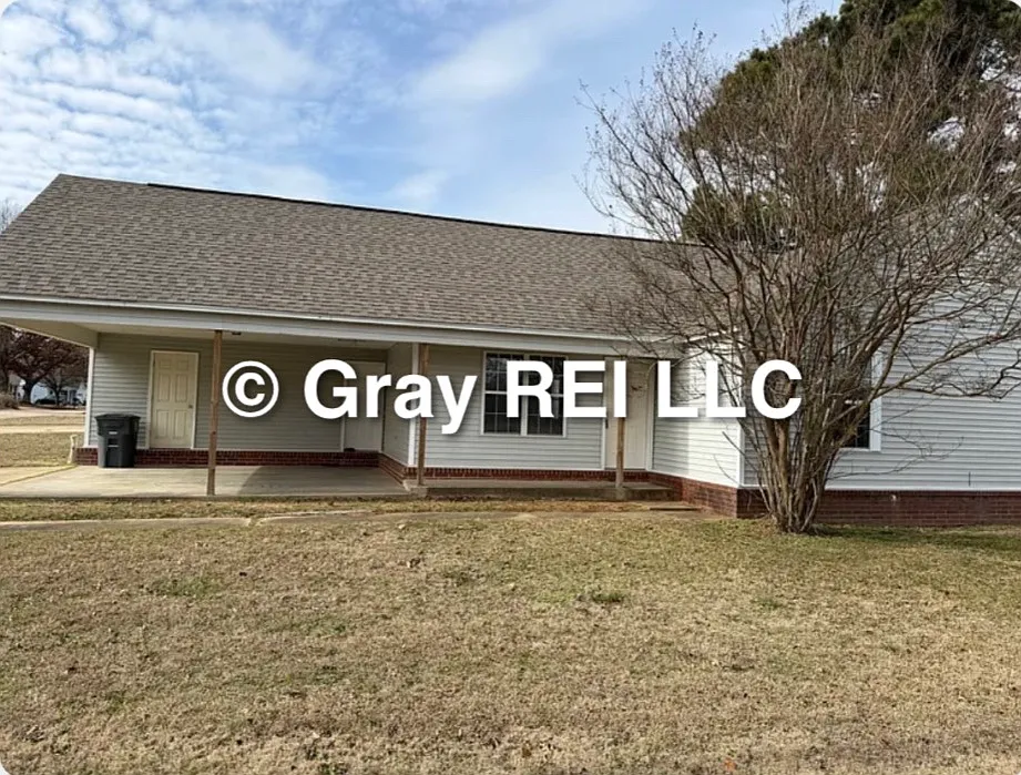 1405 N Main St