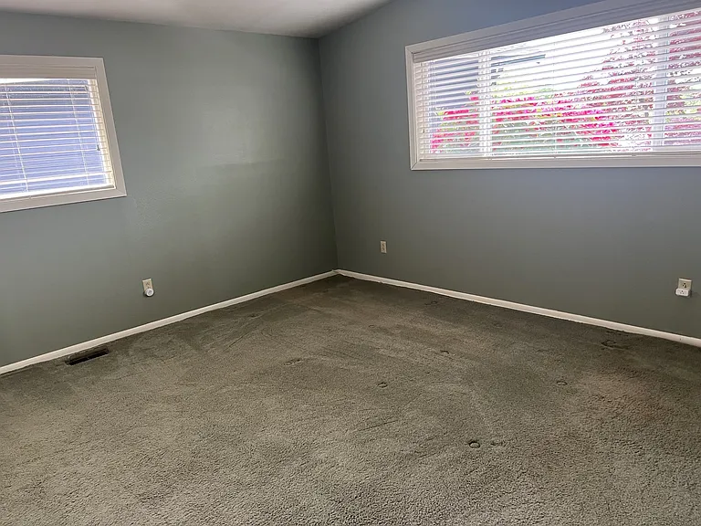 11820 NW Marylee Ct — Photo 9